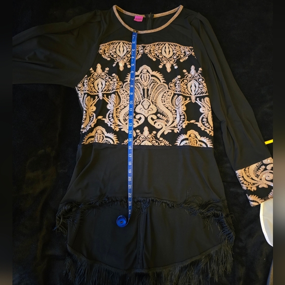 Save The Queen! Elegant Black and Gold Sequin Dress - Picture 6 of 8